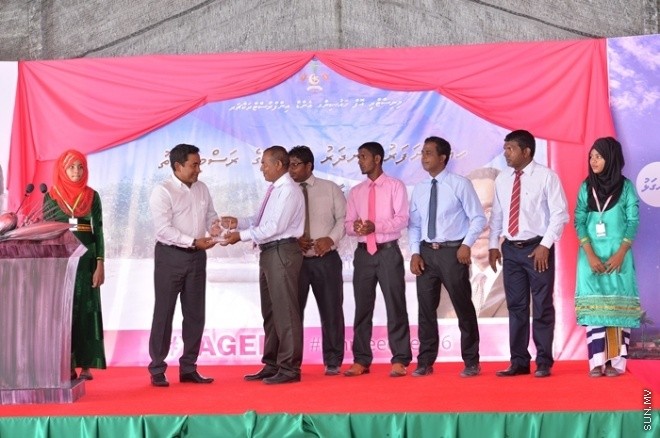 މާޗް 01، 2016: ހއ. ވަށަފަރުގައި ސަރުކާރުން ގާއިމްކޮށްފައިވާ ބަނދަރު ރަސްމީކޮށް ހުޅުވުމަށް ވަށަފަރުގައި ބޭއްވި ރަސްމިއްޔާތުގެ ތެރެއިން -- ފޮޓޯ/ ރައީސް އޮފީސް