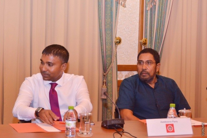 މާޗް 3، 2016: ސަރުކާރުން ސިޔާސީ ޕާޓީތަކާ އެކު ބާއްވާ މަޝްވަރާތަކުގެ ފުރަތަމަ ބައްދަލުވުމުގެ ތެރެއިން -- ސަން ފޮޓޯ/ ފަޔާޒު މޫސާ