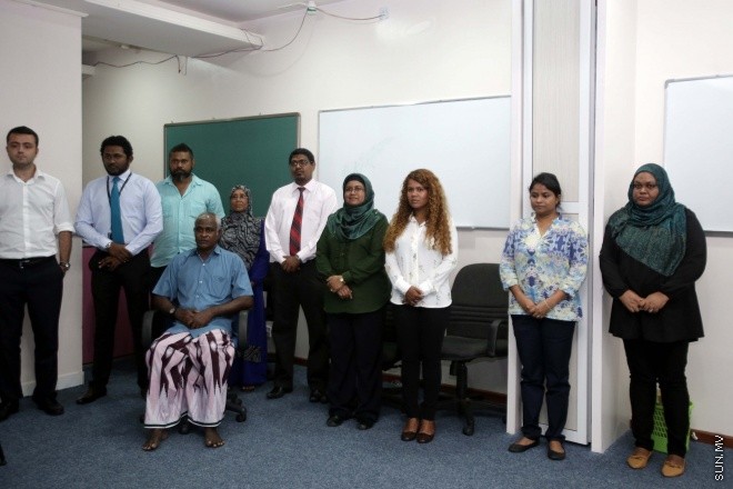 މާޗް 6، 2016: "ރެދަން 2015 &ndash; ފަންނުވެރި އަހަރެމެން"ގެ އެންމެ ގިނަ ވޯޓު ލިބުނު ފަރާތަށް އިނާމް ހަވާލުކުރުމަށް ބޭއްވި ހަފްލާގެ ތެރެއިން -- ސަން ފޮޓޯ: ފަޔާޒް މޫސާ