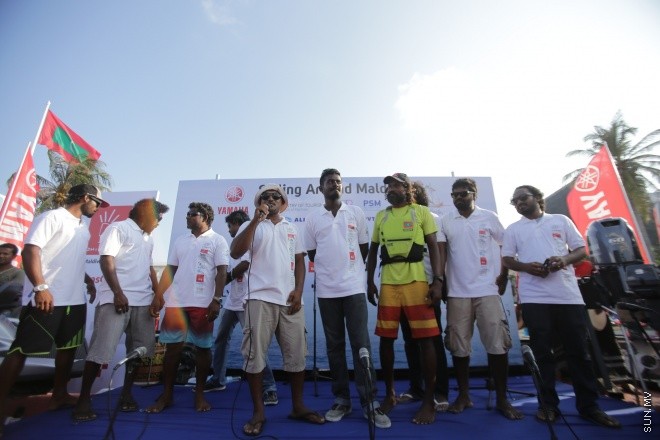 މާޗް 8، 2016: ރާއްޖެ ވަށައި ބުރު ޖެހުމަށް އަބްދުލްގަފޫރު އަލީ (ގައްބެ) ކުރި ދަތުރު ކާމިޔާބުކަމާއެކު ނިންމާލުމަށްފަހު، އެނބުރި މާލެ އައުން-- ސަން ފޮޓޯ/ ފަޔާޒު މުސާ