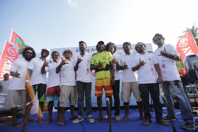 މާޗް 8، 2016: ރާއްޖެ ވަށައި ބުރު ޖެހުމަށް އަބްދުލްގަފޫރު އަލީ (ގައްބެ) ކުރި ދަތުރު ކާމިޔާބުކަމާއެކު ނިންމާލުމަށްފަހު، އެނބުރި މާލެ އައުން-- ސަން ފޮޓޯ/ ފަޔާޒު މުސާ
