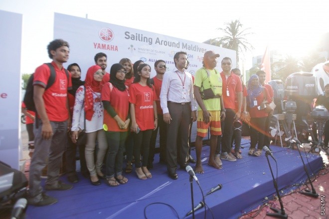 މާޗް 8، 2016: ރާއްޖެ ވަށައި ބުރު ޖެހުމަށް އަބްދުލްގަފޫރު އަލީ (ގައްބެ) ކުރި ދަތުރު ކާމިޔާބުކަމާއެކު ނިންމާލުމަށްފަހު، އެނބުރި މާލެ އައުން-- ސަން ފޮޓޯ/ ފަޔާޒު މުސާ