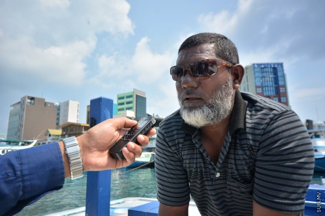 މަހަށް ނުކުމެ އުޅެނިކޮށް، މިދިޔަ އާދީއްތަ ދުވަހު ށ. ފޯކައިދޫ "މާކަރީ 7" ދޯނިން ހޮވި މާވަހަރާ ގުޅޭ ގޮތުން ދޯނީގެ ކައްޕި ވާހަކަ ދައްކަނީ- ސަން ފޮޓޯ/ ފަޔާޒު މޫސާ