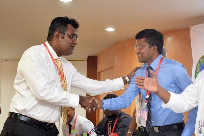 މާޗް 17، 2016: ވޮލީބޯލް އެސޯސިއޭޝަނަށް ރައީސަކު ހޮވުމަށް ބޭއްވުނު އިންތިހާބްގެ ތެރެއިން -- ސަން ފޮޓޯ/ ފަޔާޒު މޫސާ