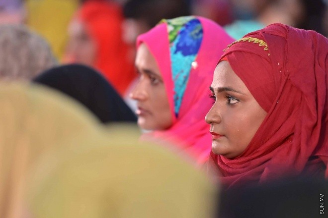 މާޗް 24، 2016: ދިވެހިރާއްޖޭގެ ގައުމީ ޔުނިވާސިޓީއިން ހިންގި ކޯސްތަކުން 845 ދަރިވަރުން ދަސްވެނިވުން -- ސަން ފޮޓޯ/ފަޔާޒު މޫސާ
