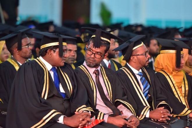 މާޗް 24، 2016: ދިވެހިރާއްޖޭގެ ގައުމީ ޔުނިވާސިޓީއިން ހިންގި ކޯސްތަކުން 845 ދަރިވަރުން ދަސްވެނިވުން -- ސަން ފޮޓޯ/ފަޔާޒު މޫސާ