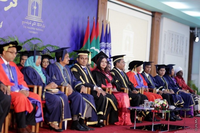 މާޗް 24، 2016: ދިވެހިރާއްޖޭގެ ގައުމީ ޔުނިވާސިޓީއިން ހިންގި ކޯސްތަކުން 845 ދަރިވަރުން ދަސްވެނިވުން -- ސަން ފޮޓޯ/ފަޔާޒު މޫސާ