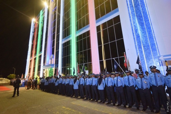 މާޗް 28، 2016: ރާއްޖޭގައި ފުލުހުންގެ ހިދުމަތްފެށިތާ 83 އަހަރު ފުރުން ފާހަގަކުރުމަށް ބޭއްވުނު ދިދަނެގުމުގެ ހާއްސަ ރަސްމިއްޔާތުގެ ތެރެއިން -- ސަން ފޮޓޯ/ފަޔާޒު މޫސާ