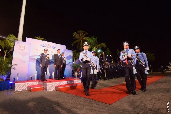މާޗް 28، 2016: ރާއްޖޭގައި ފުލުހުންގެ ހިދުމަތްފެށިތާ 83 އަހަރު ފުރުން ފާހަގަކުރުމަށް ބޭއްވުނު ދިދަނެގުމުގެ ހާއްސަ ރަސްމިއްޔާތުގެ ތެރެއިން -- ސަން ފޮޓޯ/ފަޔާޒު މޫސާ
