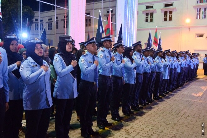 މާޗް 28، 2016: ރާއްޖޭގައި ފުލުހުންގެ ހިދުމަތްފެށިތާ 83 އަހަރު ފުރުން ފާހަގަކުރުމަށް ބޭއްވުނު ދިދަނެގުމުގެ ހާއްސަ ރަސްމިއްޔާތުގެ ތެރެއިން -- ސަން ފޮޓޯ/ފަޔާޒު މޫސާ
