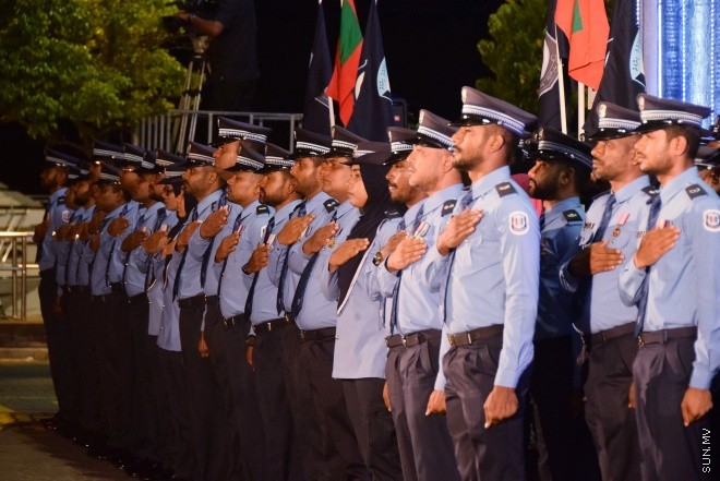 މާޗް 28، 2016: ރާއްޖޭގައި ފުލުހުންގެ ހިދުމަތްފެށިތާ 83 އަހަރު ފުރުން ފާހަގަކުރުމަށް ބޭއްވުނު ދިދަނެގުމުގެ ހާއްސަ ރަސްމިއްޔާތުގެ ތެރެއިން -- ސަން ފޮޓޯ/ފަޔާޒު މޫސާ