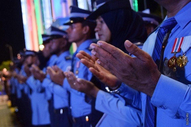 މާޗް 28، 2016: ރާއްޖޭގައި ފުލުހުންގެ ހިދުމަތްފެށިތާ 83 އަހަރު ފުރުން ފާހަގަކުރުމަށް ބޭއްވުނު ދިދަނެގުމުގެ ހާއްސަ ރަސްމިއްޔާތުގެ ތެރެއިން -- ސަން ފޮޓޯ/ފަޔާޒު މޫސާ