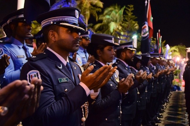 މާޗް 28، 2016: ރާއްޖޭގައި ފުލުހުންގެ ހިދުމަތްފެށިތާ 83 އަހަރު ފުރުން ފާހަގަކުރުމަށް ބޭއްވުނު ދިދަނެގުމުގެ ހާއްސަ ރަސްމިއްޔާތުގެ ތެރެއިން -- ސަން ފޮޓޯ/ފަޔާޒު މޫސާ