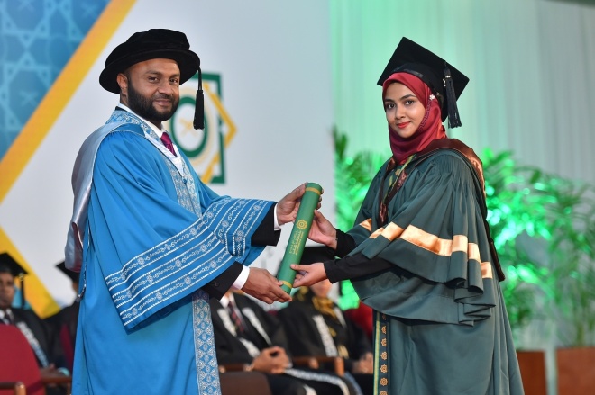 އޭޕްރީލް 1، 2016: އިސްލާމިިކް ޔުނިވަސިޓީގެ ފުރަތަމަ ދަސްވެނިވުމުގެ ރަސްމިއްޔާތުގެ ތެރެއިން -- ފޮޓޯ/ރައީސް އޮފީސް