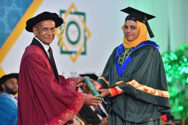 އޭޕްރީލް 1، 2016: އިސްލާމިިކް ޔުނިވަސިޓީގެ ފުރަތަމަ ދަސްވެނިވުމުގެ ރަސްމިއްޔާތުގެ ތެރެއިން -- ފޮޓޯ/ރައީސް އޮފީސް