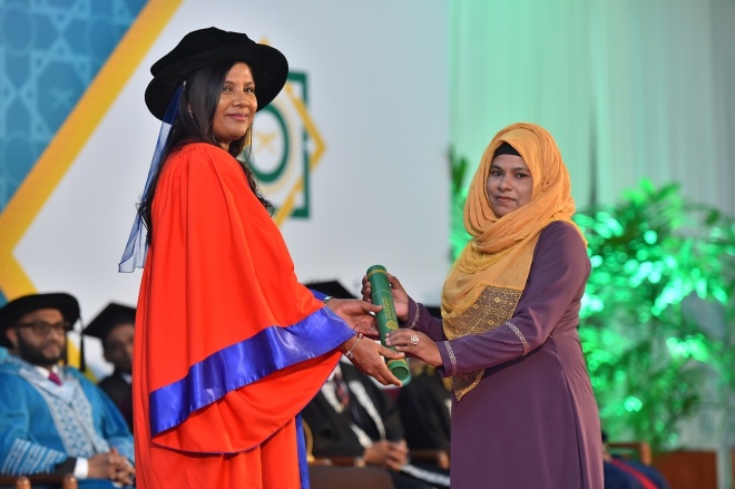 އޭޕްރީލް 1، 2016: އިސްލާމިިކް ޔުނިވަސިޓީގެ ފުރަތަމަ ދަސްވެނިވުމުގެ ރަސްމިއްޔާތުގެ ތެރެއިން -- ފޮޓޯ/ރައީސް އޮފީސް