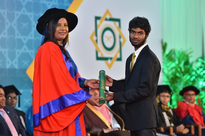 އޭޕްރީލް 1، 2016: އިސްލާމިިކް ޔުނިވަސިޓީގެ ފުރަތަމަ ދަސްވެނިވުމުގެ ރަސްމިއްޔާތުގެ ތެރެއިން -- ފޮޓޯ/ރައީސް އޮފީސް