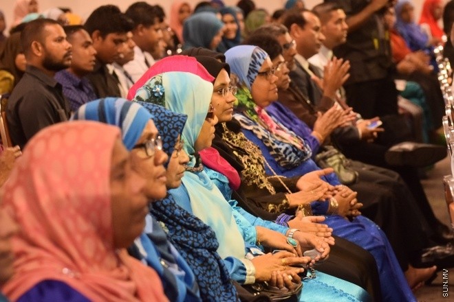 އޭޕްރިލް 10، 2016: ދުނިޔޭގެ ސިއްހަތު ދުވަސް ފާހަގަކުރުމަށް ބޭއްވި ރަސްމީ ޖަލްސާގެ ތެރެއިން --- ސަން ފޮޓޯ/ އަހުމަދު ޝަރުވާން