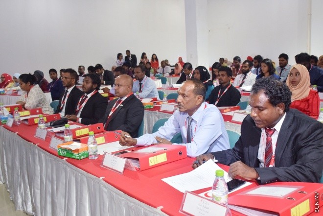 އޭޕްރީލް 22، 2016: ދިވެހި ރެޑް ކްރެސެންޓުގެ އަހަރީ އާއްމު ޖަލްސާގެ ތެރެއިން -- ސަން ފޮޓޯ/ ފަޔާޒު މޫސާ