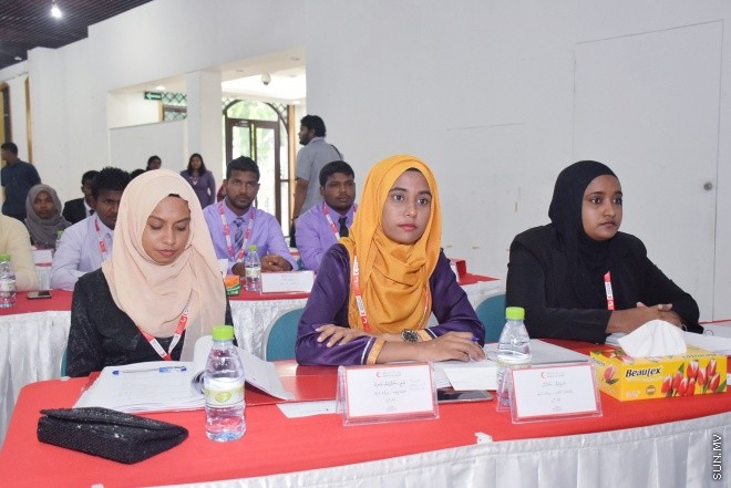 އޭޕްރީލް 22، 2016: ދިވެހި ރެޑް ކްރެސެންޓުގެ އަހަރީ އާއްމު ޖަލްސާގެ ތެރެއިން -- ސަން ފޮޓޯ/ ފަޔާޒު މޫސާ