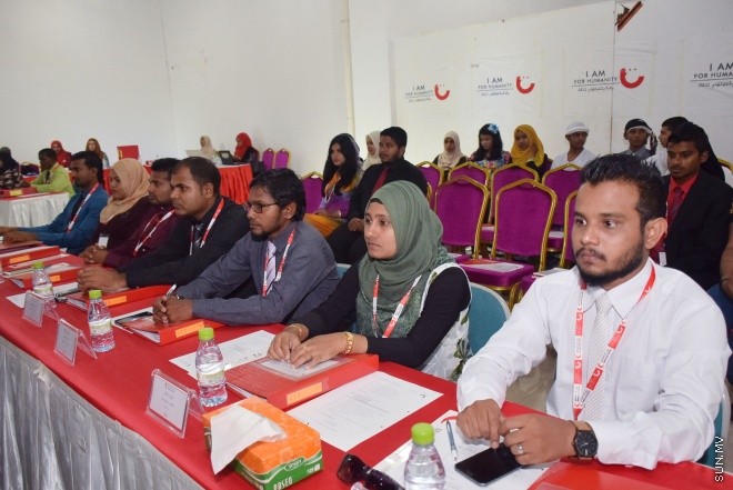 އޭޕްރީލް 22، 2016: ދިވެހި ރެޑް ކްރެސެންޓުގެ އަހަރީ އާއްމު ޖަލްސާގެ ތެރެއިން -- ސަން ފޮޓޯ/ ފަޔާޒު މޫސާ