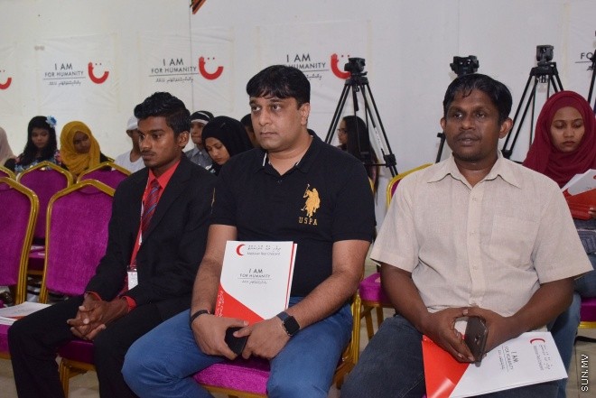 އޭޕްރީލް 22، 2016: ދިވެހި ރެޑް ކްރެސެންޓުގެ އަހަރީ އާއްމު ޖަލްސާގެ ތެރެއިން -- ސަން ފޮޓޯ/ ފަޔާޒު މޫސާ