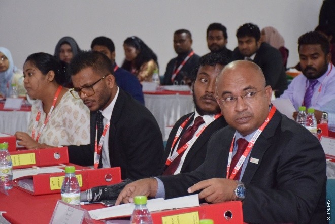 އޭޕްރީލް 22، 2016: ދިވެހި ރެޑް ކްރެސެންޓުގެ އަހަރީ އާއްމު ޖަލްސާގެ ތެރެއިން -- ސަން ފޮޓޯ/ ފަޔާޒު މޫސާ