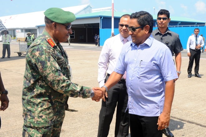 އޭޕްރީލް 26، 2016: އިންޑިއާގެ ކުރީގެ ރައީސް މަރުހޫމް ޑރ. އޭޕީޖޭ އަބްދުލްކަލާމުގެ ހަނދާނުގައި، ފުރަތަމަ ފަހަރަށް ދެވޭ "ޑޮކްޓަރު ކަލާމް ޕުރަސްކާރް ފޮ އެކްސެލެންސް އިން ގަވަރނަންސް 2016" އެވޯޑާއި ހަވާލުވެވަޑައިގަތުމަށް ރައީސް އަބްދުﷲ ޔާމީން އިންޑިއާ އަށް ފުރާވަޑައިގަތުން -- ފޮޓޯ/ ރައީސް އޮފީސް 