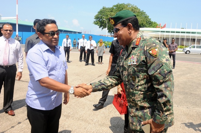 އޭޕްރީލް 26، 2016: އިންޑިއާގެ ކުރީގެ ރައީސް މަރުހޫމް ޑރ. އޭޕީޖޭ އަބްދުލްކަލާމުގެ ހަނދާނުގައި، ފުރަތަމަ ފަހަރަށް ދެވޭ "ޑޮކްޓަރު ކަލާމް ޕުރަސްކާރް ފޮ އެކްސެލެންސް އިން ގަވަރނަންސް 2016" އެވޯޑާއި ހަވާލުވެވަޑައިގަތުމަށް ރައީސް އަބްދުﷲ ޔާމީން އިންޑިއާ އަށް ފުރާވަޑައިގަތުން -- ފޮޓޯ/ ރައީސް އޮފީސް 