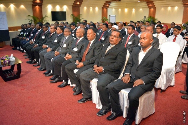 މެއި 5، 2016: ހިއުމަން ޓްރެފިކިން އާ ދެކޮޅަށް ޝަރުއީ ދާއިރާއިން ބޭއްވި ސެމިނާގެ ނިންމުމުގެ ތެެރެއިން --- ސަން ފޮޓޯ/ ޔޫސުފް ސޮފްވާން