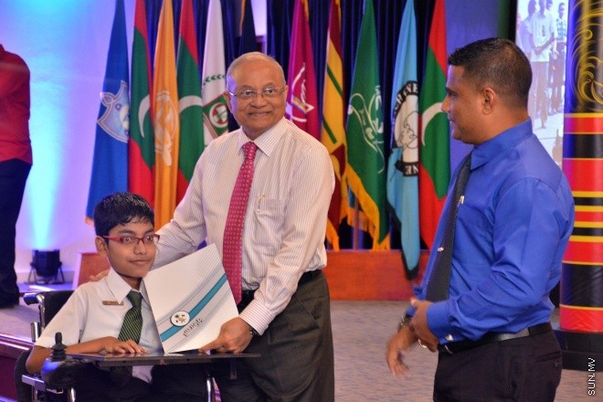 މެއި 9، 2016: ވާހަކަދެއްކުމާއި މަޒުމޫނު ލިޔުމުގެ ގައުމީ މުބާރާތުގެ ނަތީޖާ ފާޅުކުރުމަށް ބޭއްވި ރަސްމިއްޔާތުގެ ތެރެއިން --- ސަން ފޮޓޯ/ ފަޔާޒު މޫސާ