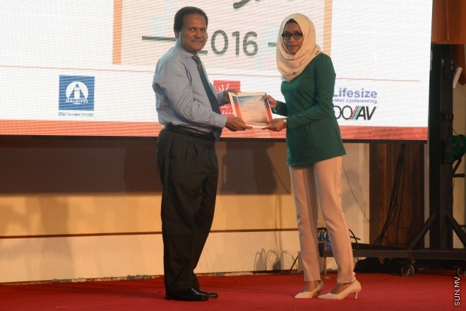 ދިވެހި ސިވިލްސާވިސް ކޮންފަރެންސް 2016 ނިންމާލުމުގެ ރަސްމިއްޔާތުގެ ތެރެއިން -- ސަން ފޮޓޯ/މުހައްމަދު އަފްރާހު