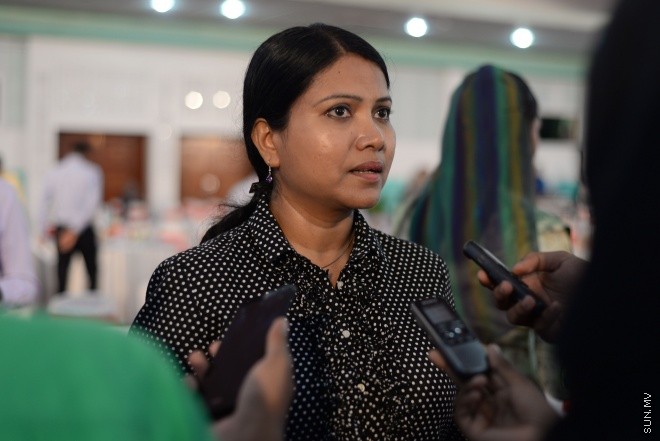 ދިވެހި ސިވިލްސާވިސް ކޮންފަރެންސް 2016 ނިންމާލުމުގެ ރަސްމިއްޔާތައް ފަހު ޑޜ، ޝީޒާ ނޫސްވެރިންނާ މައުލޫމާތު ދެނީ -- ސަން ފޮޓޯ/މުހައްމަދު އަފްރާހު