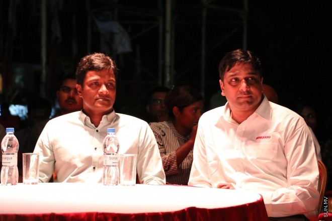 މެއި 12، 2016: އުރީދޫ މޯލްޑިވްސް އިން "ސުޕަނެޓް ފިކްސްޑް ބްރޯޑްބޭންޑް"ގެ ނަމުގައި އެކުންފުނީގެ ފިކްސްޑް ބްރޯޑްބޭންޑް އިންޓަނެޓްގެ ޚިދުމަތް ލޯންޗުކުރުމަށް އާޓިފިޝަލް ބީޗުގައި ބޭއްވި ހަރަކާތްތަކުގެ ތެރެއިން -- ސަން ފޮޓޯ/ ފަޔާޒު މޫސާ