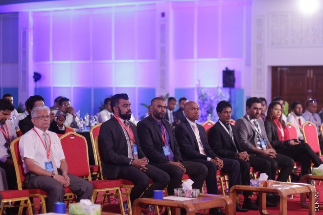 މެއި 31، 2016: ރާއްޖޭގެ ފުޓްބޯޅައިގެ މައި އިދާރާ (އެފްއޭއެމް)ގެ ކޮންގްރެސްގެ ތެރެއިން: މި ކޮންގްރެސްގައި އެފްއޭއެމްގެ ރައީސް ކަމަށް އަޙްމަދު ޠާރިޤު (ޓޮމް)ވަނީ  އިންތިހާބުކޮށްފައި -- ސަން ފޮޓޯ/ ފަޔާޒު މޫސާ