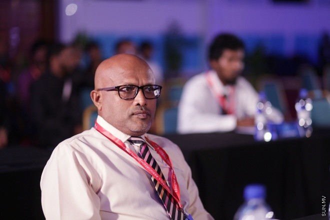 މެއި 31، 2016: ރާއްޖޭގެ ފުޓްބޯޅައިގެ މައި އިދާރާ (އެފްއޭއެމް)ގެ ކޮންގްރެސްގެ ތެރެއިން: މި ކޮންގްރެސްގައި އެފްއޭއެމްގެ ރައީސް ކަމަށް އަޙްމަދު ޠާރިޤު (ޓޮމް)ވަނީ  އިންތިހާބުކޮށްފައި -- ސަން ފޮޓޯ/ ފަޔާޒު މޫސާ