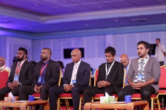 މެއި 31، 2016: ރާއްޖޭގެ ފުޓްބޯޅައިގެ މައި އިދާރާ (އެފްއޭއެމް)ގެ ކޮންގްރެސްގެ ތެރެއިން: މި ކޮންގްރެސްގައި އެފްއޭއެމްގެ ރައީސް ކަމަށް އަޙްމަދު ޠާރިޤު (ޓޮމް)ވަނީ  އިންތިހާބުކޮށްފައި -- ސަން ފޮޓޯ/ ފަޔާޒު މޫސާ
