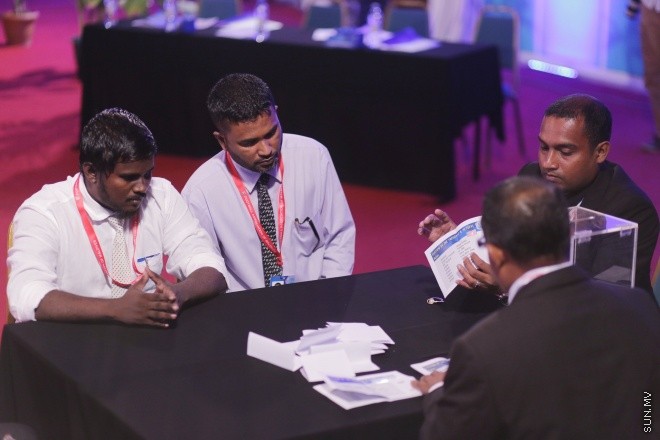 މެއި 31، 2016: ރާއްޖޭގެ ފުޓްބޯޅައިގެ މައި އިދާރާ (އެފްއޭއެމް)ގެ ކޮންގްރެސްގެ ތެރެއިން: މި ކޮންގްރެސްގައި އެފްއޭއެމްގެ ރައީސް ކަމަށް އަޙްމަދު ޠާރިޤު (ޓޮމް)ވަނީ  އިންތިހާބުކޮށްފައި -- ސަން ފޮޓޯ/ ފަޔާޒު މޫސާ
