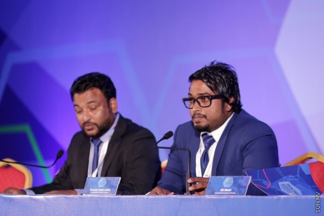 މެއި 31، 2016: ރާއްޖޭގެ ފުޓްބޯޅައިގެ މައި އިދާރާ (އެފްއޭއެމް)ގެ ކޮންގްރެސްގެ ތެރެއިން: މި ކޮންގްރެސްގައި އެފްއޭއެމްގެ ރައީސް ކަމަށް އަޙްމަދު ޠާރިޤު (ޓޮމް)ވަނީ  އިންތިހާބުކޮށްފައި -- ސަން ފޮޓޯ/ ފަޔާޒު މޫސާ