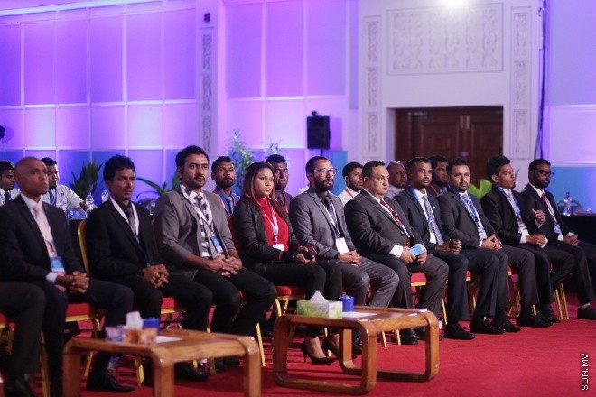 މެއި 31، 2016: ރާއްޖޭގެ ފުޓްބޯޅައިގެ މައި އިދާރާ (އެފްއޭއެމް)ގެ ކޮންގްރެސްގެ ތެރެއިން: މި ކޮންގްރެސްގައި އެފްއޭއެމްގެ ރައީސް ކަމަށް އަޙްމަދު ޠާރިޤު (ޓޮމް)ވަނީ  އިންތިހާބުކޮށްފައި -- ސަން ފޮޓޯ/ ފަޔާޒު މޫސާ