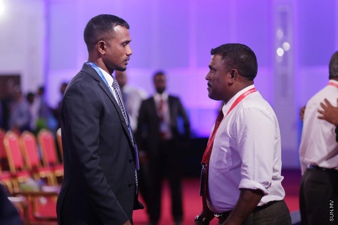 މެއި 31، 2016: ރާއްޖޭގެ ފުޓްބޯޅައިގެ މައި އިދާރާ (އެފްއޭއެމް)ގެ ކޮންގްރެސްގެ ތެރެއިން: މި ކޮންގްރެސްގައި އެފްއޭއެމްގެ ރައީސް ކަމަށް އަޙްމަދު ޠާރިޤު (ޓޮމް)ވަނީ  އިންތިހާބުކޮށްފައި -- ސަން ފޮޓޯ/ ފަޔާޒު މޫސާ