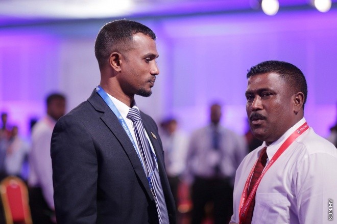 މެއި 31، 2016: ރާއްޖޭގެ ފުޓްބޯޅައިގެ މައި އިދާރާ (އެފްއޭއެމް)ގެ ކޮންގްރެސްގެ ތެރެއިން: މި ކޮންގްރެސްގައި އެފްއޭއެމްގެ ރައީސް ކަމަށް އަޙްމަދު ޠާރިޤު (ޓޮމް)ވަނީ  އިންތިހާބުކޮށްފައި -- ސަން ފޮޓޯ/ ފަޔާޒު މޫސާ