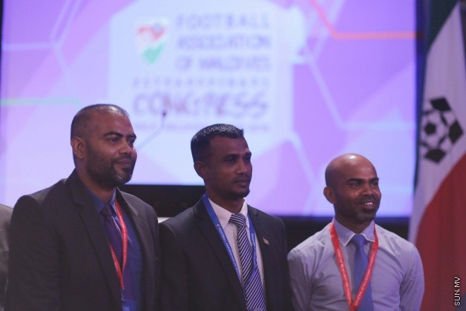 މެއި 31، 2016: ރާއްޖޭގެ ފުޓްބޯޅައިގެ މައި އިދާރާ (އެފްއޭއެމް)ގެ ކޮންގްރެސްގެ ތެރެއިން: މި ކޮންގްރެސްގައި އެފްއޭއެމްގެ ރައީސް ކަމަށް އަޙްމަދު ޠާރިޤު (ޓޮމް)ވަނީ  އިންތިހާބުކޮށްފައި -- ސަން ފޮޓޯ/ ފަޔާޒު މޫސާ