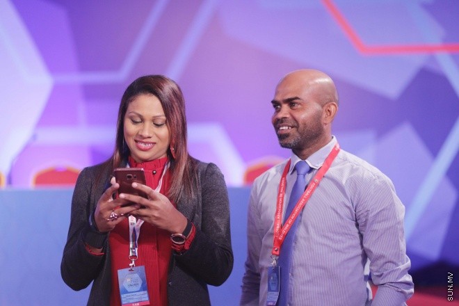 މެއި 31، 2016: ރާއްޖޭގެ ފުޓްބޯޅައިގެ މައި އިދާރާ (އެފްއޭއެމް)ގެ ކޮންގްރެސްގެ ތެރެއިން: މި ކޮންގްރެސްގައި އެފްއޭއެމްގެ ރައީސް ކަމަށް އަޙްމަދު ޠާރިޤު (ޓޮމް)ވަނީ  އިންތިހާބުކޮށްފައި -- ސަން ފޮޓޯ/ ފަޔާޒު މޫސާ