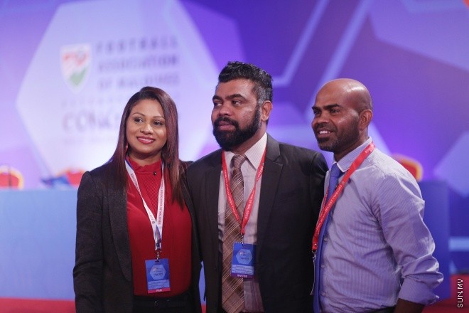 މެއި 31، 2016: ރާއްޖޭގެ ފުޓްބޯޅައިގެ މައި އިދާރާ (އެފްއޭއެމް)ގެ ކޮންގްރެސްގެ ތެރެއިން: މި ކޮންގްރެސްގައި އެފްއޭއެމްގެ ރައީސް ކަމަށް އަޙްމަދު ޠާރިޤު (ޓޮމް)ވަނީ  އިންތިހާބުކޮށްފައި -- ސަން ފޮޓޯ/ ފަޔާޒު މޫސާ