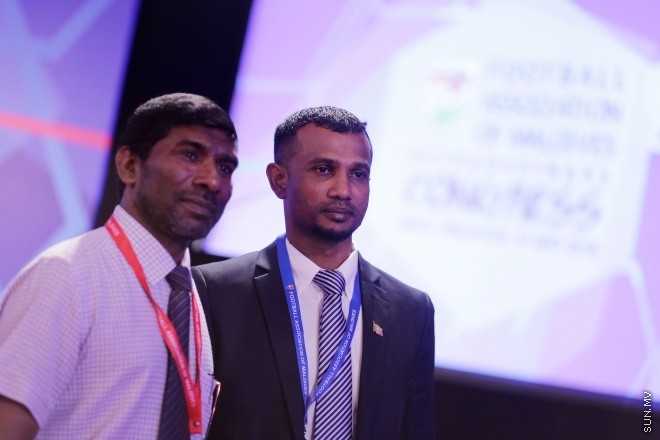 މެއި 31، 2016: ރާއްޖޭގެ ފުޓްބޯޅައިގެ މައި އިދާރާ (އެފްއޭއެމް)ގެ ކޮންގްރެސްގެ ތެރެއިން: މި ކޮންގްރެސްގައި އެފްއޭއެމްގެ ރައީސް ކަމަށް އަޙްމަދު ޠާރިޤު (ޓޮމް)ވަނީ  އިންތިހާބުކޮށްފައި -- ސަން ފޮޓޯ/ ފަޔާޒު މޫސާ