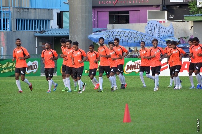 މެއި 31، 2016: ގައުމީޓީމުގެ ކުޅުންތެރިން ގަލޮޅު ދަންޑުގައި ފަރިތަކުރަނީ -- ސަން ފޮޓޯ/ ޔޫސުފް ސޮފްވާން