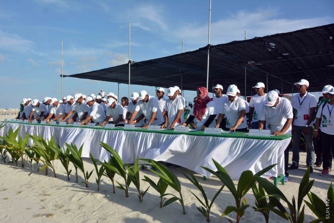 ޖޫން 4، 2016: މިނިވަން މުއައްސަސާތަކުން ހުޅުމާލޭގައި ހިންގި ގަސް އިންދުމުގެ ޕްރޮގުރާމުގެ ތެރެއިން ސަން ފޮޓޯ/ ޔޫސުފް ސޮފްވާން