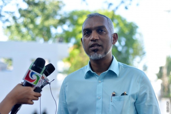 އިސްލާމީ މަރުކަޒު ސަރަހައްދުގައި މާބުލް ޖަހައި އަލުން ހުޅުވުމަށް ވާންޖެހޭ ފަހުގެ ތައްޔާރީތައްވުން -- ސަން ފޮޓޯ/ ފަޔާޒު މޫސާ