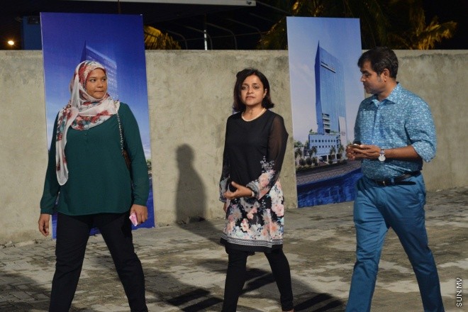 ޖޫން 5، 2016: އައިޖީއެމްއެޗްގެ 25 ބުރީގެ އިމާރާތުގެ ބިންގާ އެޅުމަށް ބޭއްވި ރަސްމިއްޔާތުގެ ތެރެއިން -- ސަން ފޮޓޯ/ ފަޔާޒު މޫސާ